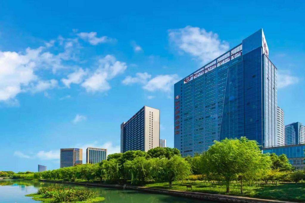 Hotel Ramada Plaza By Wyndham Hangzhou Riverside Exterior foto